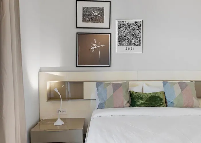 Puerto Banus- Parking Piscina.